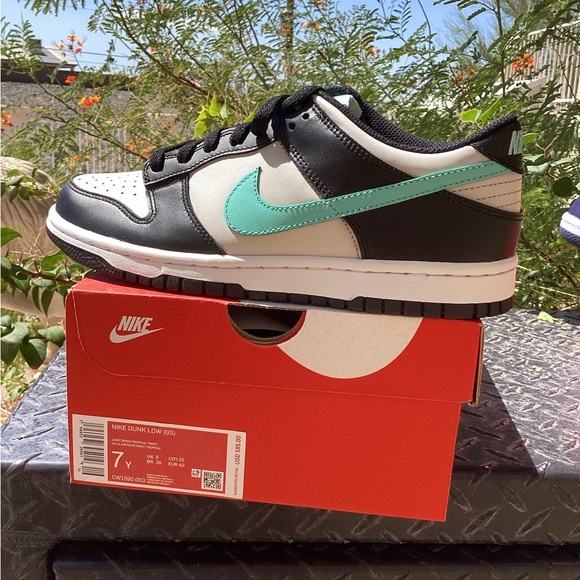 Brand new Nike dunk low Tiffany grade school 7Y shoes. New inbox never worn